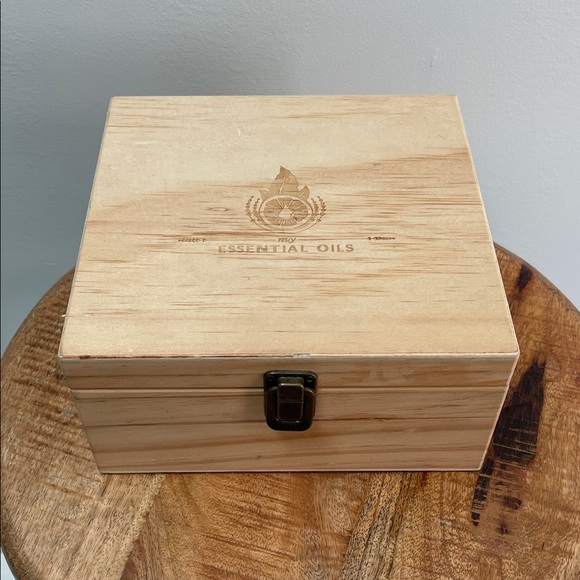 Wooden Essential Oils Storage Box - Picture 1 of 5